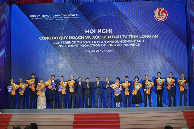 UBND tỉnh Long An ký kết thỏa thuận hợp tác với Công ty Cổ phần Công nghệ Viễn Thông Sài Gòn cùng các đối tác thuộc Liên minh phát triển hạ tầng xanh của SAIGONTEL. 
